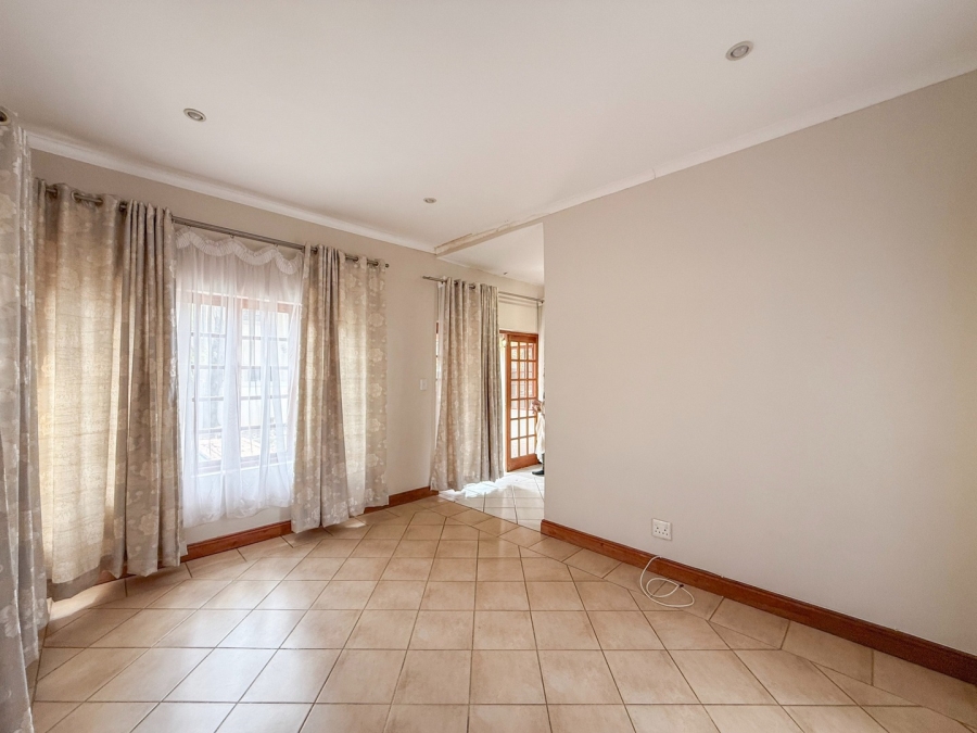 3 Bedroom Property for Sale in WestLake Country Safari Estate North West